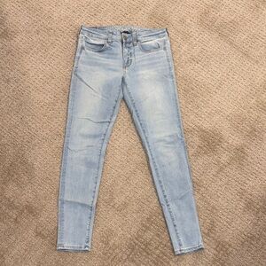 American Eagle Outfitters Light Wash Skinny Jeans